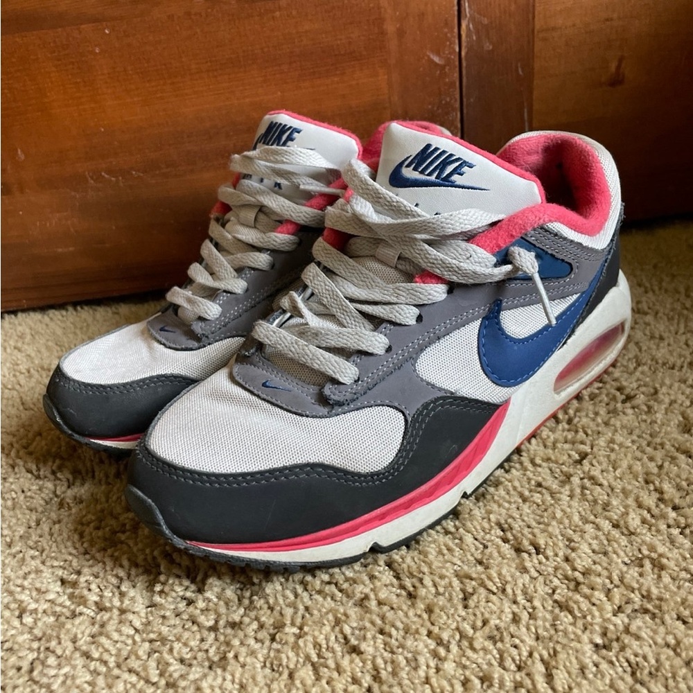Women’s Nike air tennis shoes